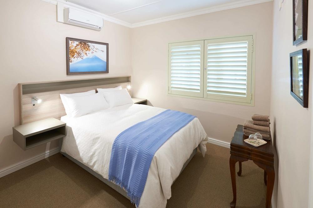 Outeniqua Inn George Bagian luar foto