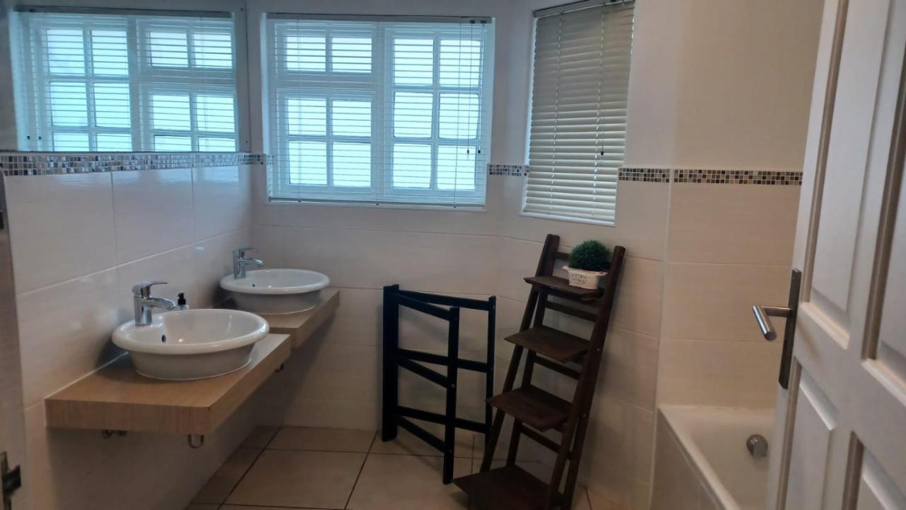 Outeniqua Inn George Bagian luar foto