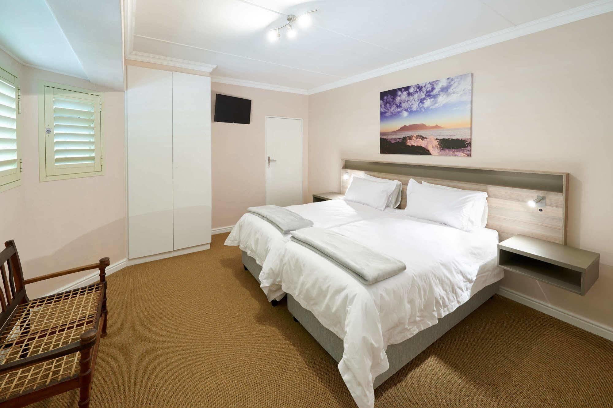 Outeniqua Inn George Bagian luar foto